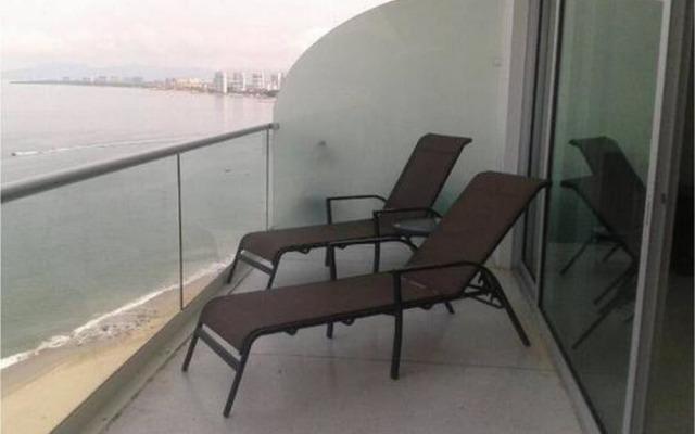 Peninsula Tower 3-9B