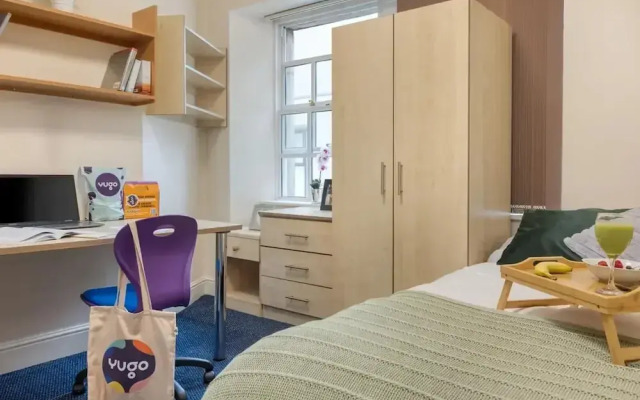 Student Only Cable Street