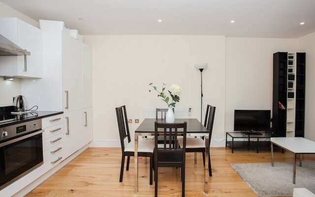 Modern 2 Bed Apartment Close to Canary Wharf