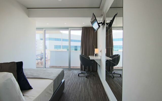 Phaedrus Living Luxury Suite Nicosia 504