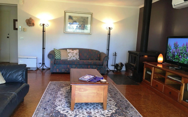 Countryside Connections Spa Cottage – Guest Rooms – Hepburn