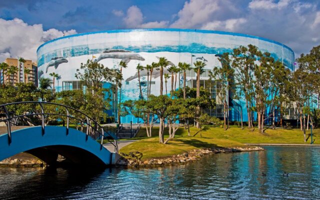 Holiday Inn Long Beach Airport Hotel and Conference Center, an IHG Hotel