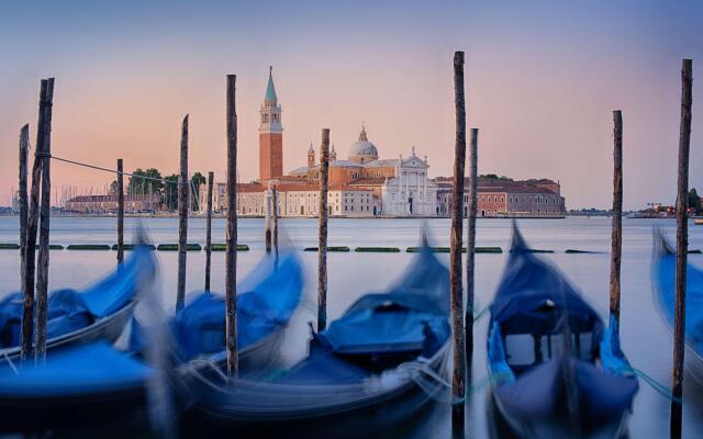 Отель NH Venezia Santa Lucia