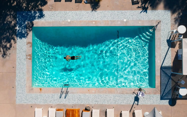 Luxe Sunset Boulevard Hotel