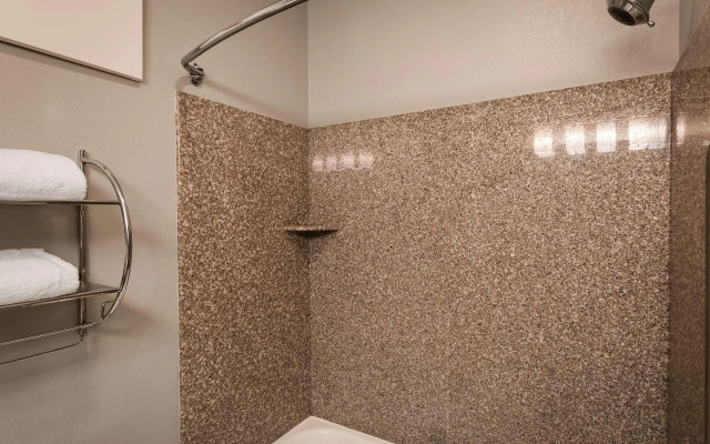 Best Western Plus New Cumberland Inn & Suites