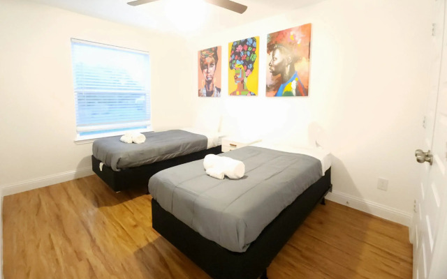 Modern 3 Bedroom Retreat in Pearland