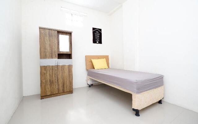 Oyo Life 1817 Kost Agus Salim
