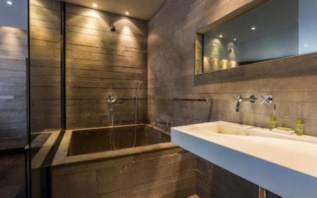 Cmg Deluxe Tour Eiffel V