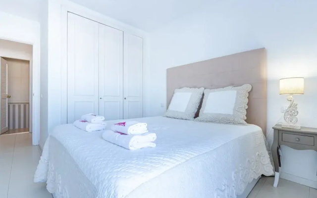 Apartment in Empuriabrava Near Sandy Beach