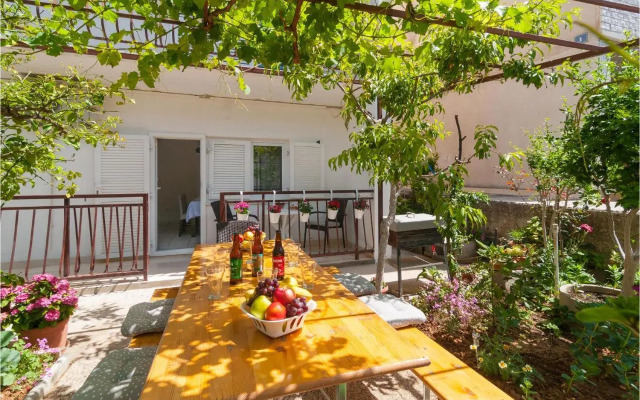 Three-Bedroom Apartment in Dugi Rat