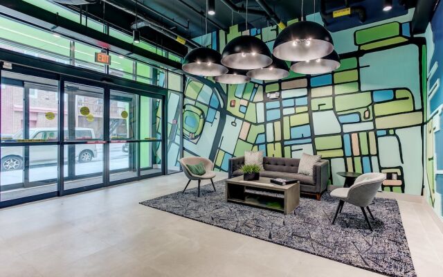 Luxury Apt Near Convcenter, Stadiums, & Harbor