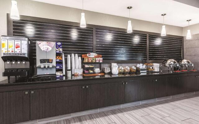 Platinum Inn & Suites Webster