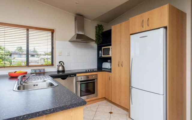 Oceans 8 - Mangawhai Heads Holiday Home