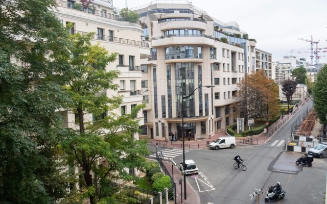 Beautiful Charming and Bright apt Near Paris