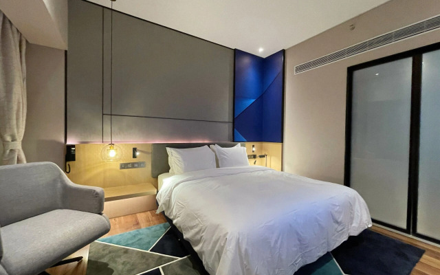 Holiday Inn Express Shenzhen Longhua by IHG
