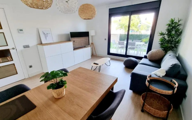 Apartamento diseño con jardín privado a 100 metros del mar