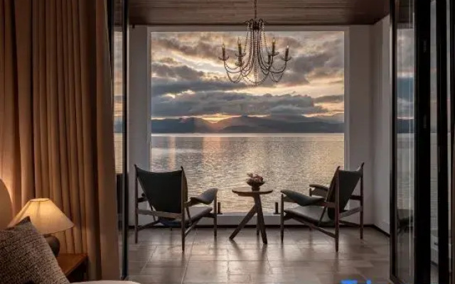 Yizhui Meet Lanyuan (Sansheng Island Heart Mansion Cafe)