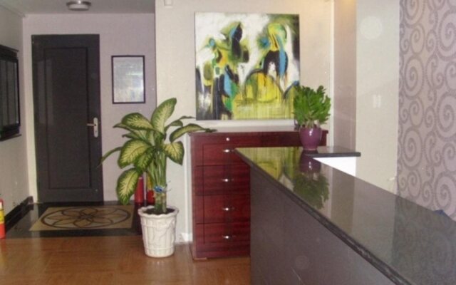 Green Hotel District 7