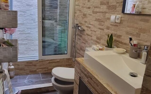 Manos Luxury Apartments