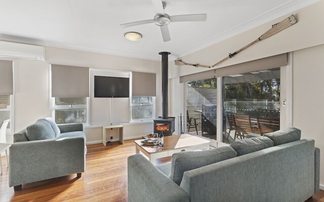 Blue Water, 127 Government Road