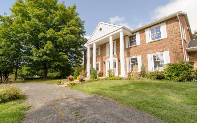 Windsong Manor Bed & Breakfast