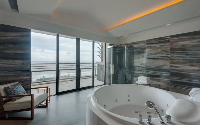 Crowne Plaza Hailing Island