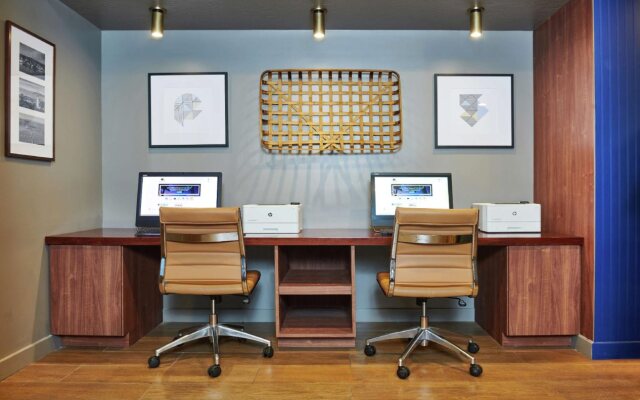 DoubleTree by Hilton Hotel Berkeley Marina