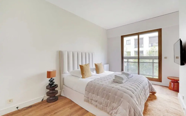 Modern apt With Balcony-2br/6p-neuilly-sur-seine
