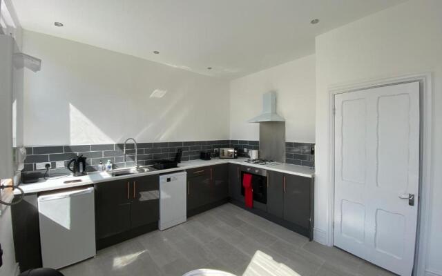 4 Bed Maisonette near the Travelodge colwyn bay