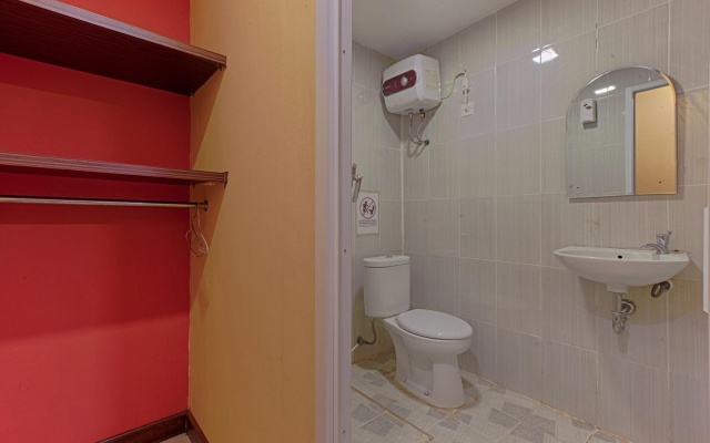 Hotel Container Inn Puncak Mitra RedDoorz – Bathroom – Megamendung