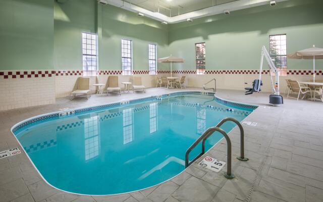 Holiday Inn Express Cleveland Airport - Brookpark by IHG