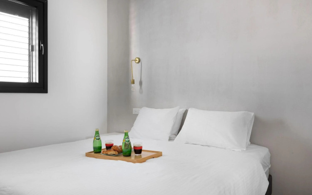 Fabulous Corner Market by TLV2RENT