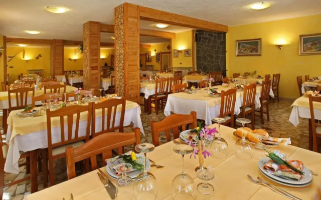 Hotel Holiday Debili