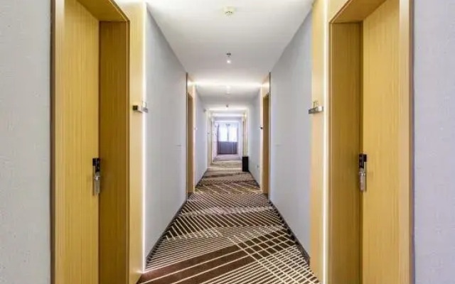 24H Qifei Hotel (Yingtianmen Wanda Plaza Store)
