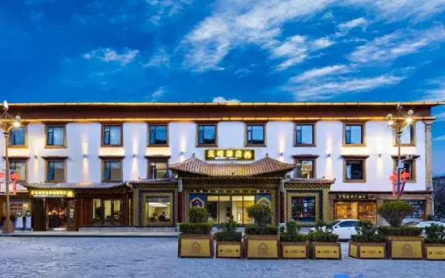 Silent Lost Horizon natural aesthetics Solo Courtyard Designer Hotel