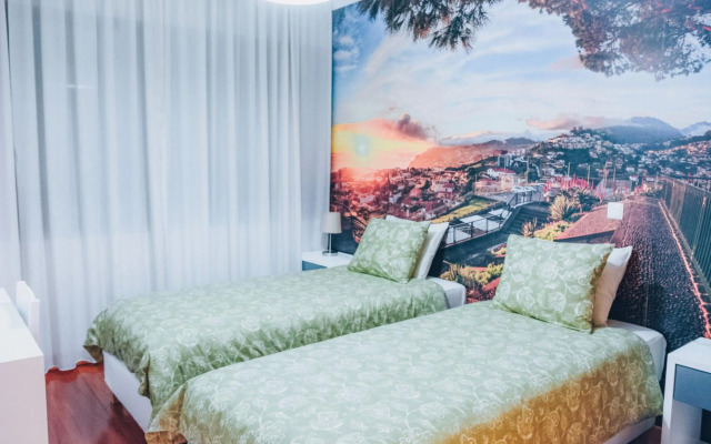 Beautiful Apartment with Sea View and Garden