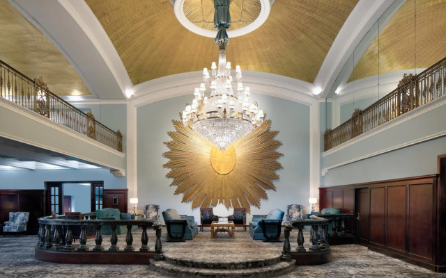 Amway Grand Plaza, Curio Collection by Hilton