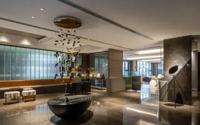 Holz Curio Hotel