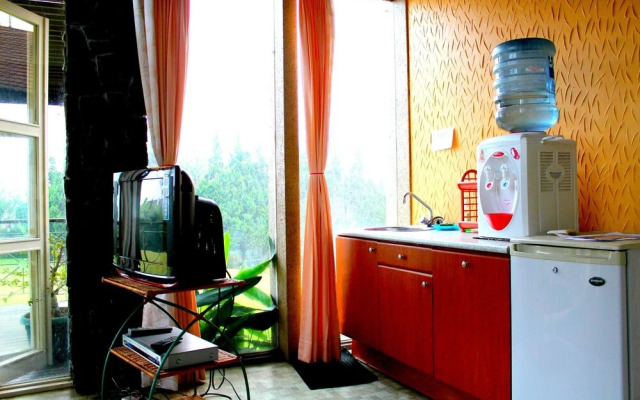 De Villa Istana Bunga by HouseinBandung