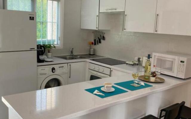 Seaside Maisonette 200M from sea