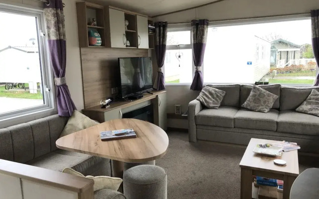 Luxury 2 Bedroom Caravan at Mersea Island Holiday