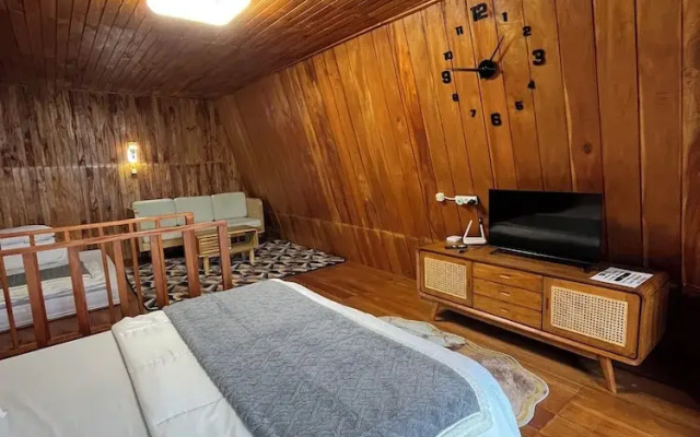 Emerald Cabin Dieng