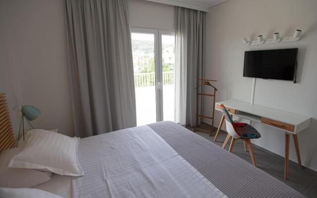 Seaside Renovated Top Floor Apartment