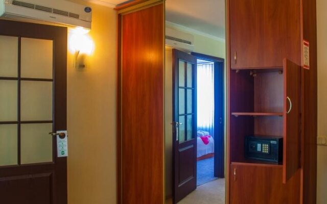 Hotel Mir