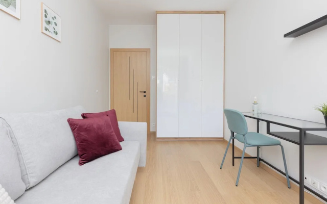 Warsaw Apartment With Parking by Renters