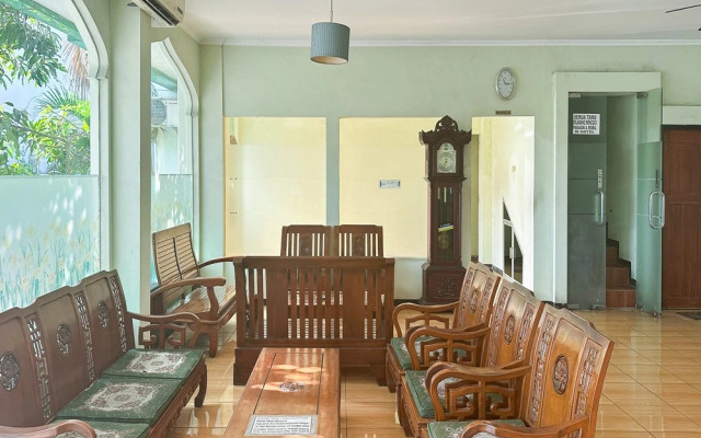 Global Inn Syariah RedPartner near Juanda T1 Airport