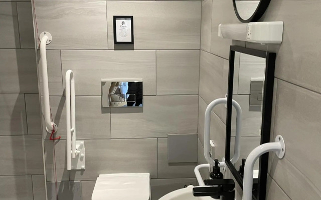 OYO The Kings Arms Broad Green Hotel