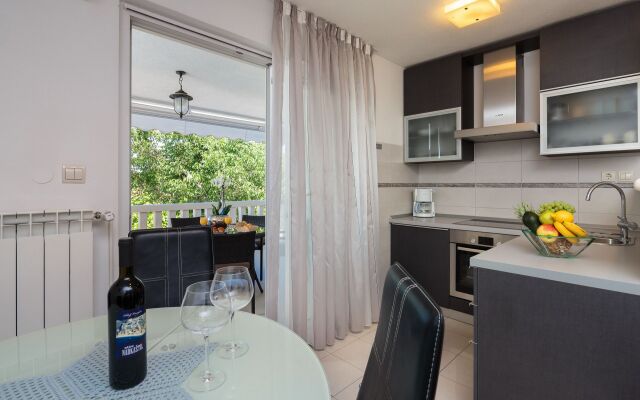 Holiday house Andre - swimming pool Nerezisca, Island Brac