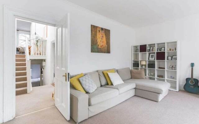 Sunny & Stylish 2bed Duplex in Maida Vale