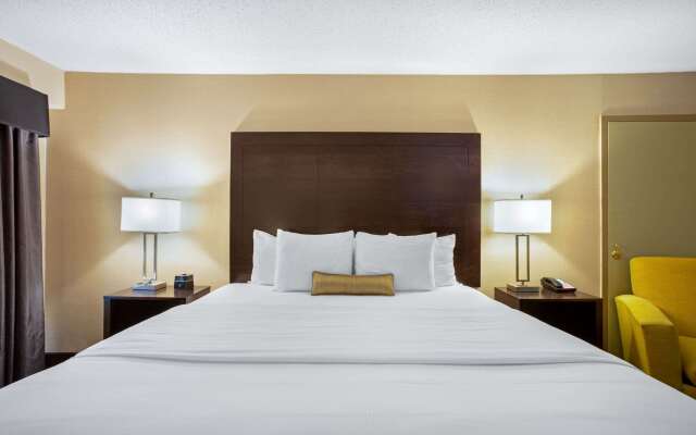 La Quinta Inn & Suites by Wyndham Springfield MA